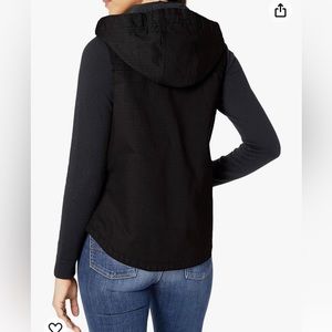 Carrhartt women’s black vest size medium.